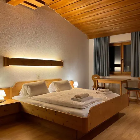 Paluda - Pizzeria Pensión 3*